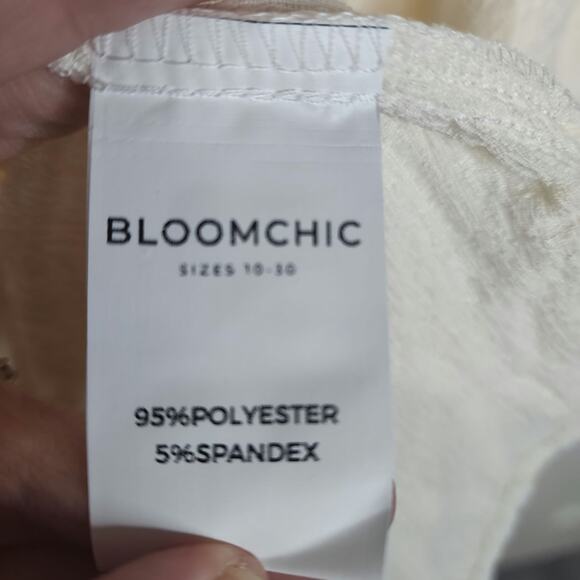 BloomChic Winter White/Light Cream Top, 3X, NWT - Picture 4 of 5